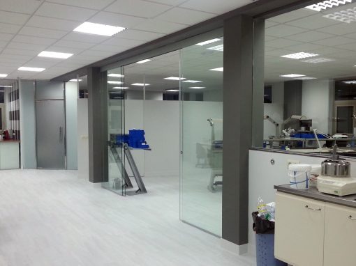 LABORATORIOS Y CLÍNICAS DENTALES